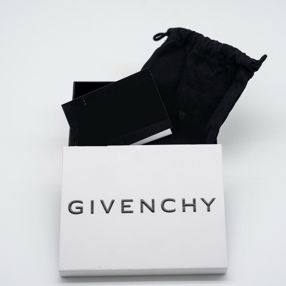 Givenchy black gunmetal shark lock keychain - Picture 5 of 5
